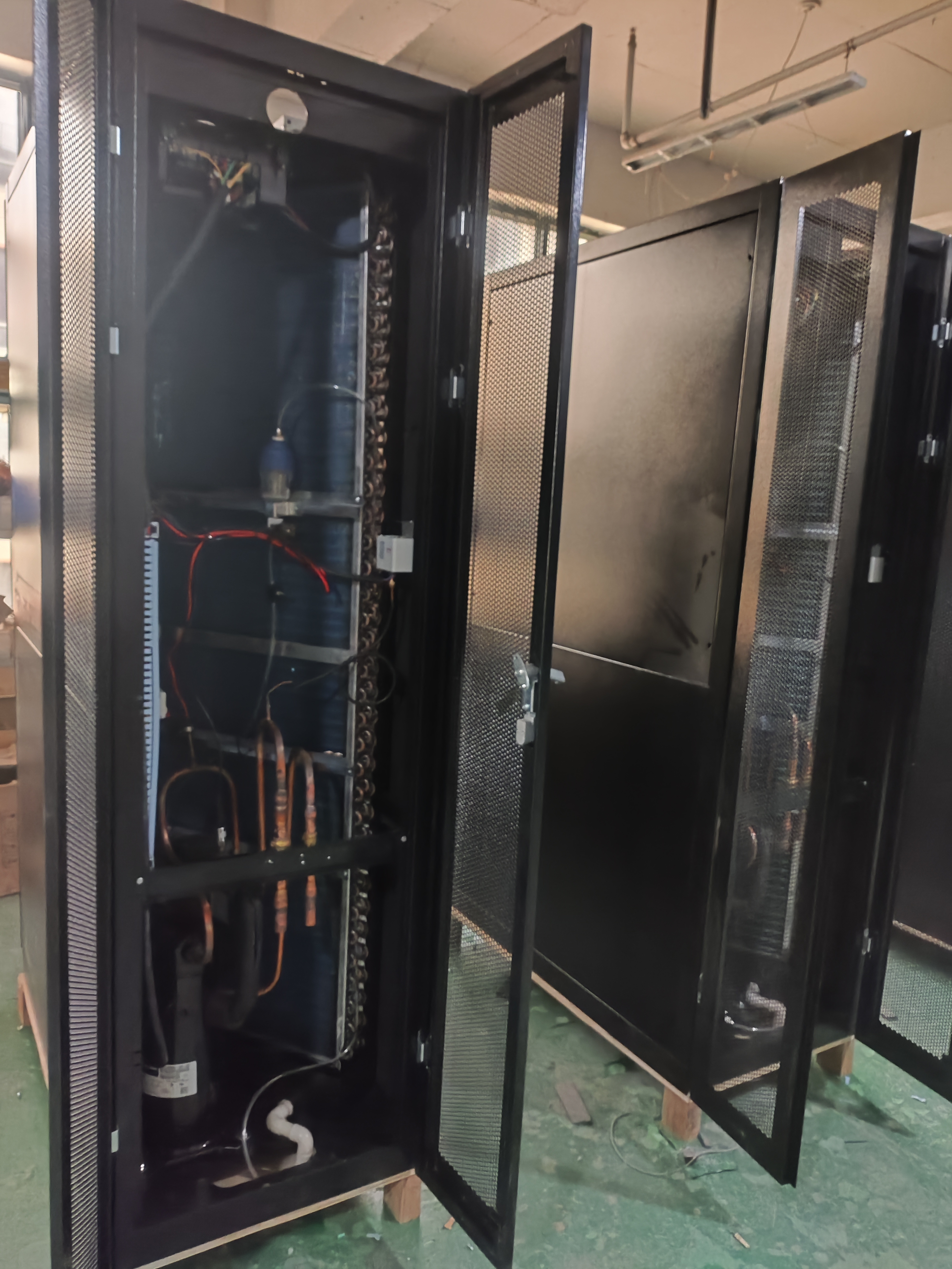 Industrial In-Row Air Conditioner L Series L60 60.1KW Cooling for Data ...
